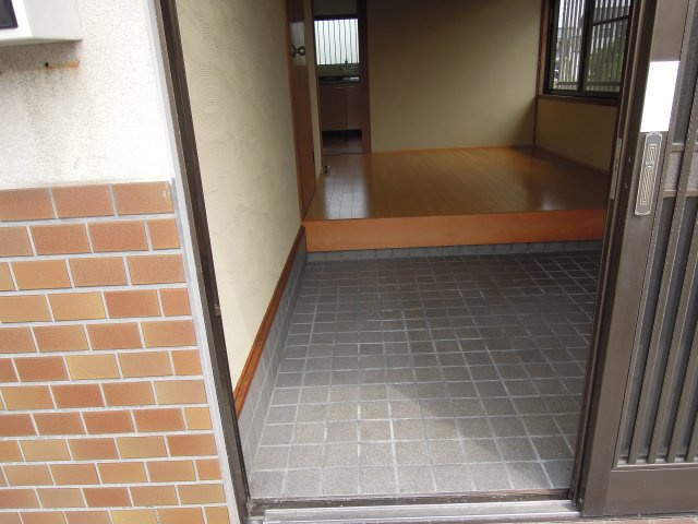 芝吹アパート貸平家の玄関