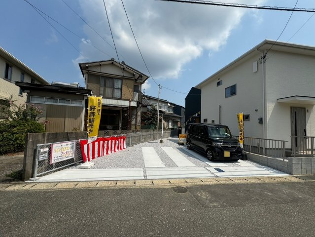 SUN COURT－サンコート－小倉南区南方5丁目　【小倉南区　新築戸建て】の駐車場|駐車スペースは並列2台可能♪