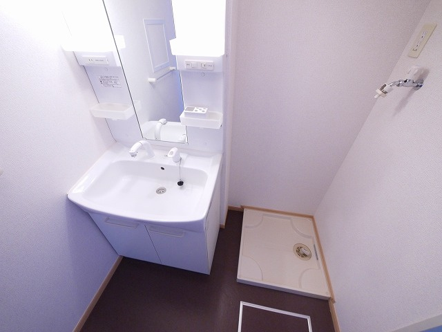 アッド　コンフォート２の洗面所|ゆったりとスペースのある洗面所