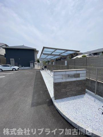 Zenisの駐車場