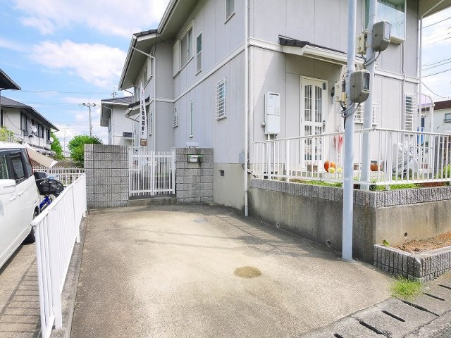ガーデンヒルズ高の原の駐車場|カースペースがあります