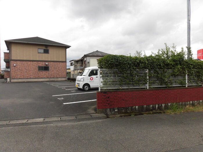 TKIフラット A棟の駐車場|駐車場