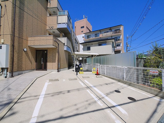 パイン　ヒルの駐車場|車をお持ちの方に嬉しい駐車場付きの物件です