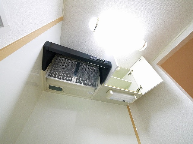 パイン　ヒルのキッチン|コンパクトなキッチンで掃除もラクラク