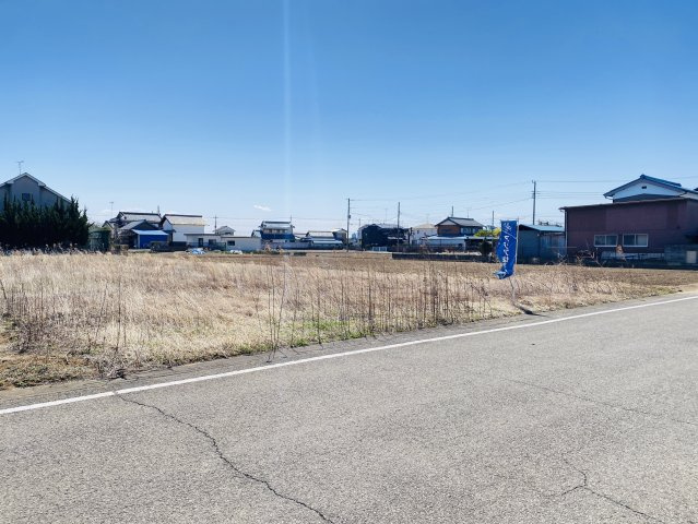 敷地面積102坪　売地　川越市久下戸の外観|現地（2024年3月）撮影
西側公道約７ｍ、４ｍの接道。
お車の出し入れもラクラクです♪