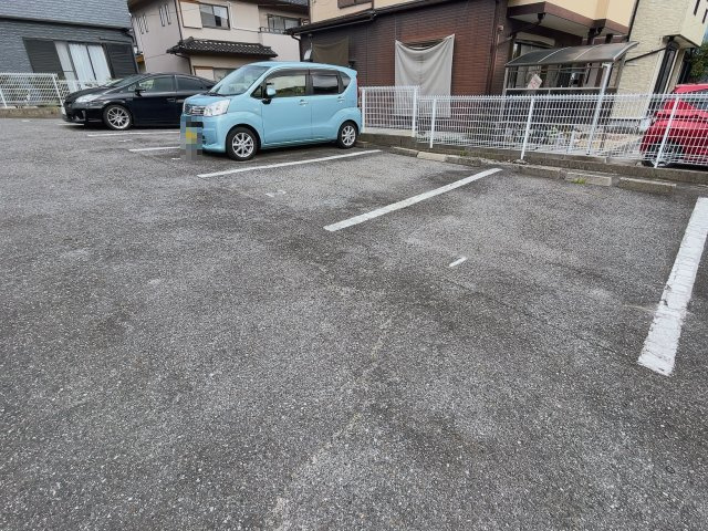 エーデルハイムの駐車場