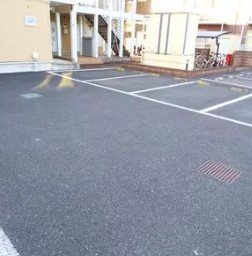 レオパレスモア天王の駐車場