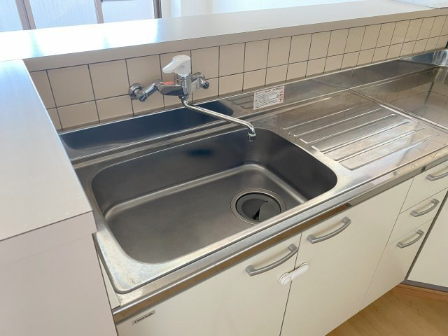 ユートピアタウンⅡのキッチン|別部屋反転間取りの参考写真となります。