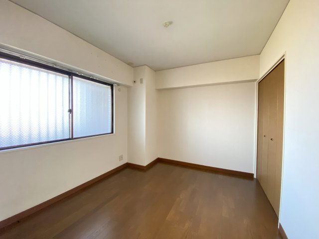 ユートピアタウンⅡの洋室|別部屋反転間取りの参考写真となります。