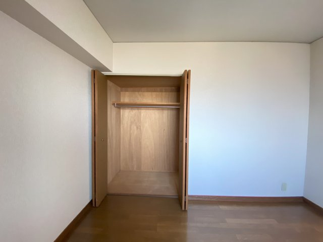 ユートピアタウンⅡの収納|別部屋反転間取りの参考写真となります。