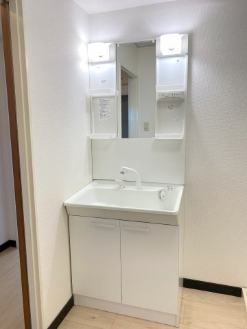 ユートピアタウンⅡの独立洗面台|別部屋反転間取りの参考写真となります。