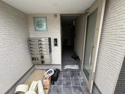 【エントランス】 | ジーメゾン初芝ルクシア | ※建築中時の写真
