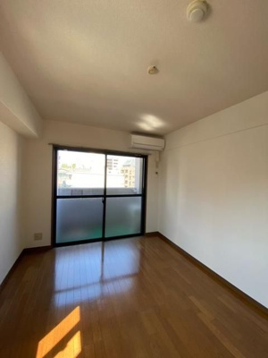 【居間・リビング】 | サザン薬院 | 別号室の写真になります。現況優先。