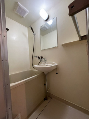 【浴室】 | フォルトゥーナ箱崎宮前 | 別号室の写真になります。現況優先。