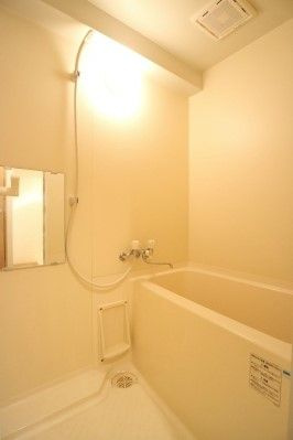 【浴室】 | N‐ラヴィーヌ荒江 | 別号室の写真になります。現況優先。