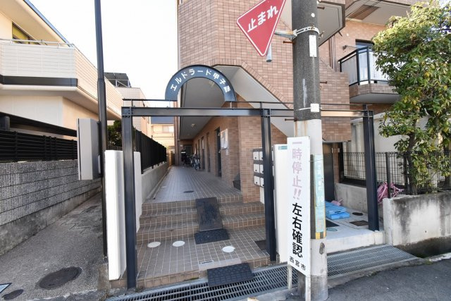 西宮市甲子園一番町の賃貸マンションのエントランス