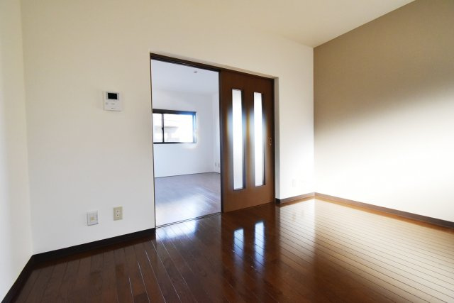 西宮市甲子園一番町の賃貸マンションの居間・リビング