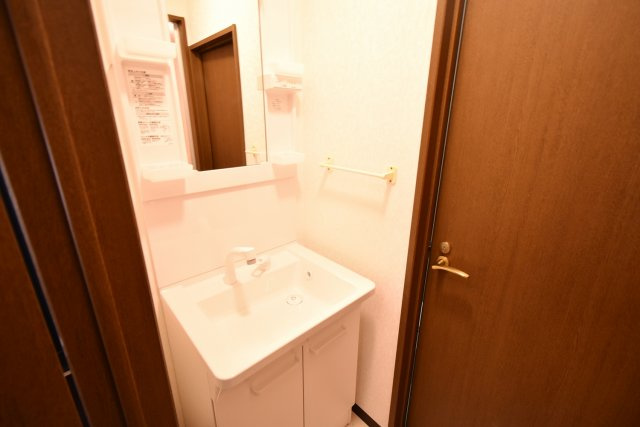 西宮市甲子園一番町の賃貸マンションの洗面所