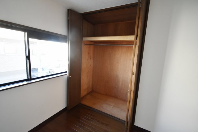 西宮市甲子園一番町の賃貸マンションの収納