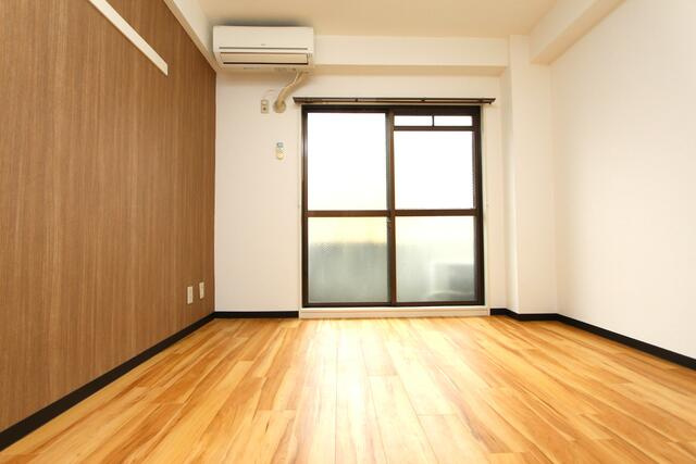 フロアタイル貼りの室内