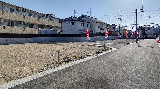 箕面市半町2　建築条件なし土地【４区画】の前面道路含む現地写真