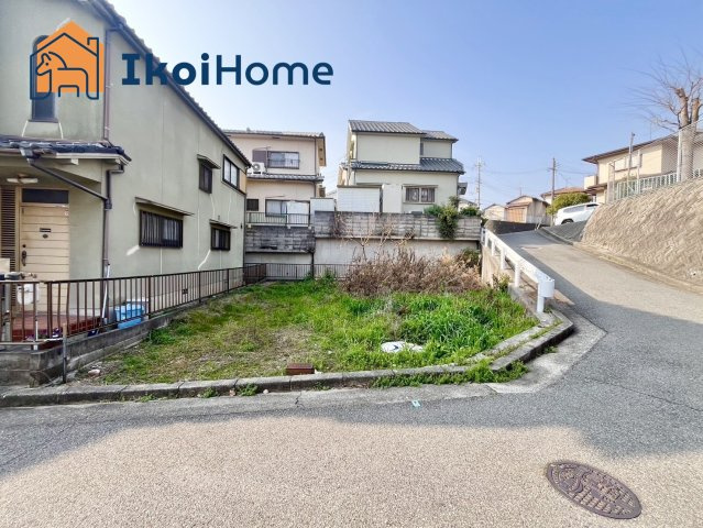 明石市大久保町大窪　土地　建築条件付の外観|●資料・カタログのご請求無料●現地見学可能●角地で前面道路は広々としています。土地面積は約30坪、更地渡しです。建築条件付きの為、指定のハウスメーカーでの建設が必要です。