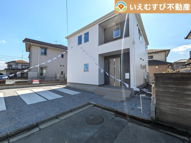 URBAN STYLE　熊谷市上之1期の駐車場|車好きのパパも嬉しい車庫付邸宅
