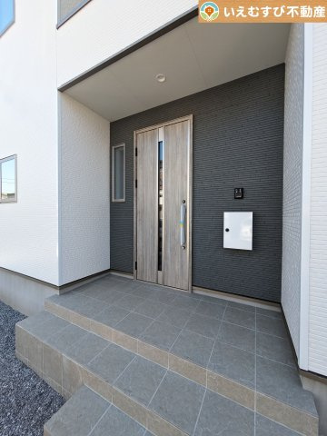 URBAN STYLE　熊谷市上之1期のエントランス|セキュリティ充実で安心・安全の暮らしを提供
