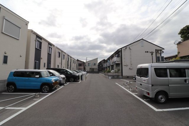 若園ハイツの駐車場