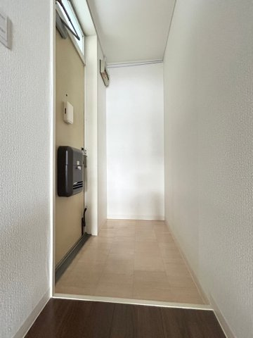 若園ハイツの玄関