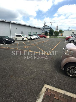 【駐車場】 | ハートヒルズ舳越 | 駐車場に車を止められます