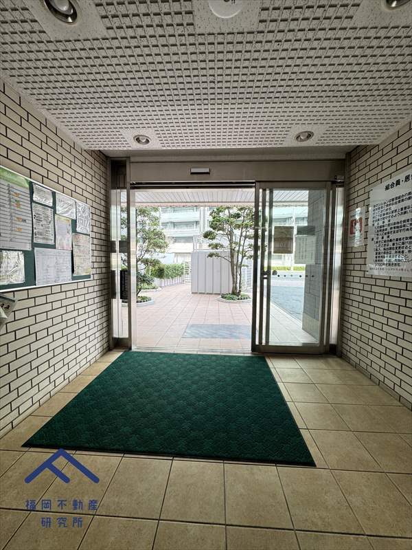 グリーンマンション姪浜のエントランス