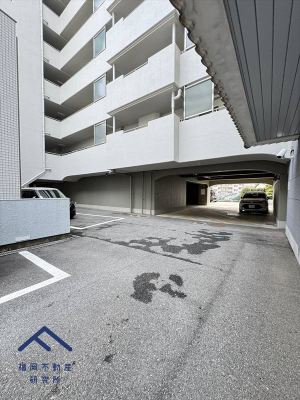 グリーンマンション姪浜の駐車場