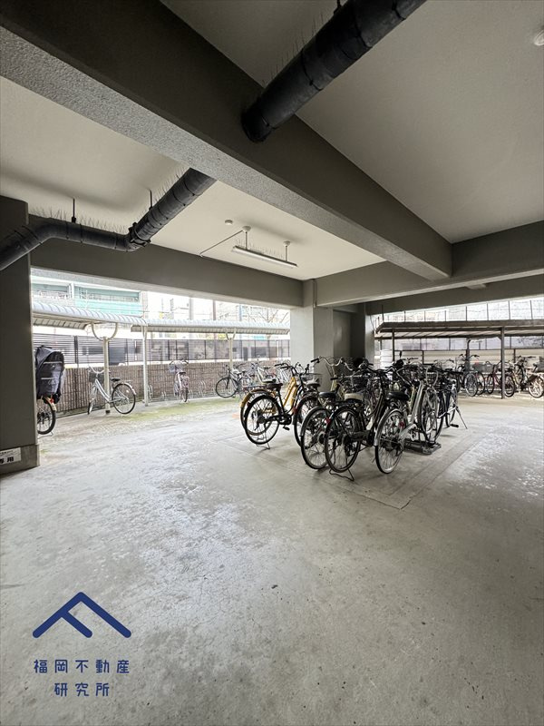 グリーンマンション姪浜の駐車場