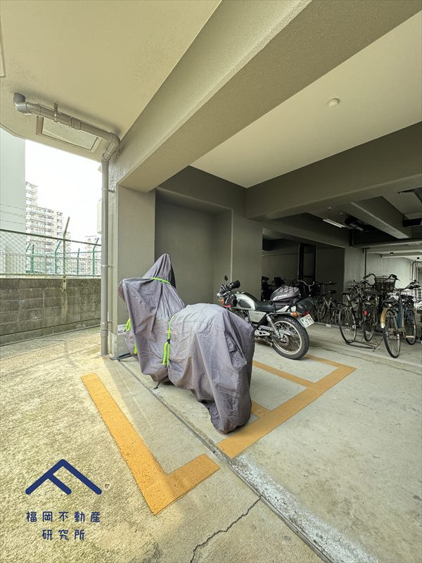 グリーンマンション姪浜の駐車場