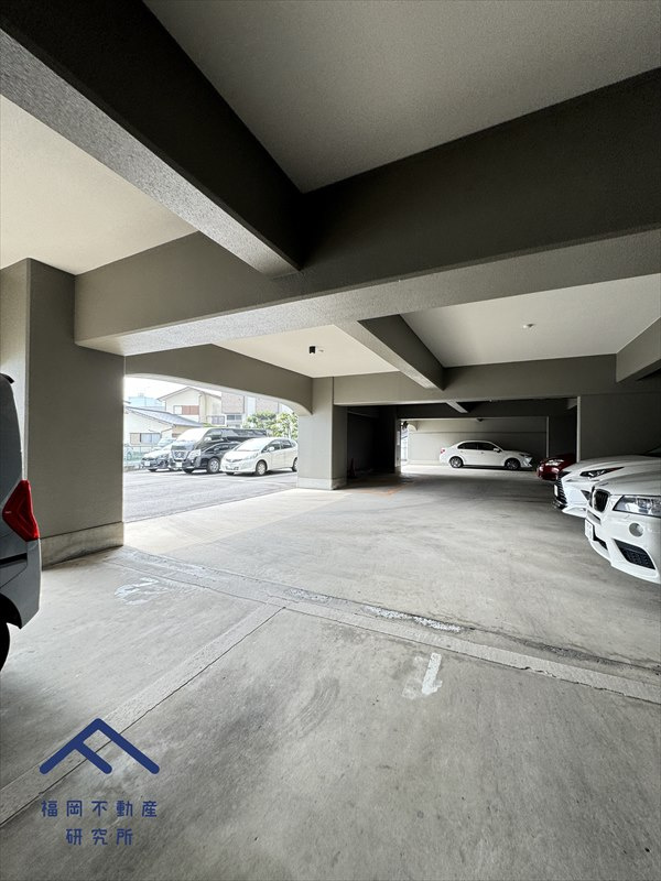 グリーンマンション姪浜の駐車場