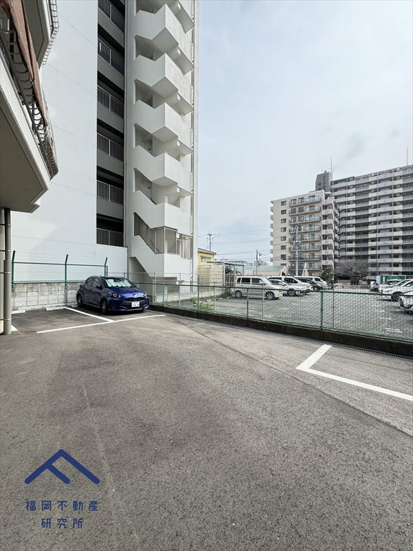 グリーンマンション姪浜の駐車場