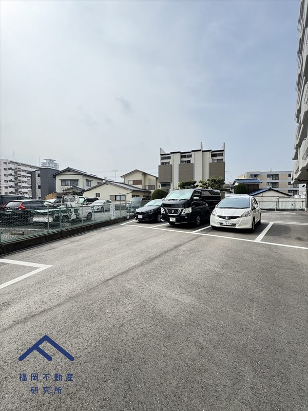 グリーンマンション姪浜の駐車場