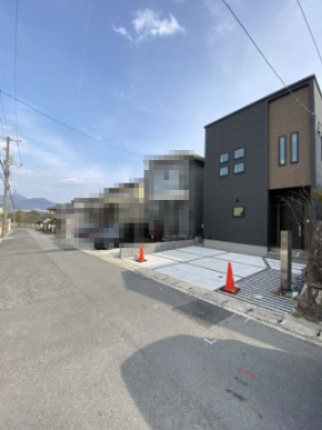 新築戸建　高取北4丁目の前面道路含む現地写真