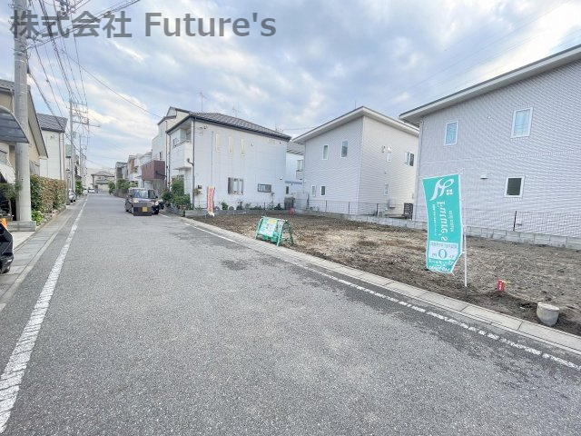 三郷市中央5丁目　建築条件なし　売地の前面道路含む現地写真|前面道路含む現地写真です。