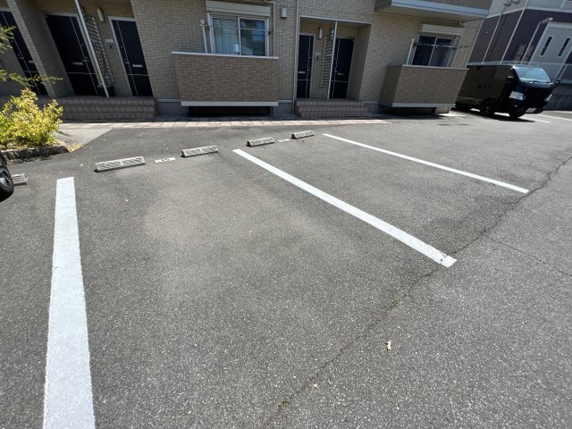 オークス中島の駐車場