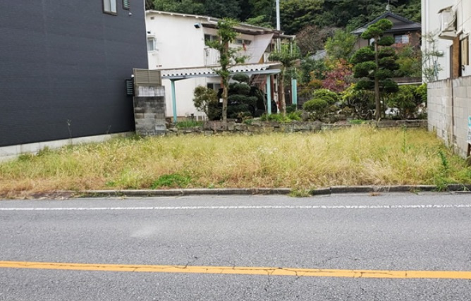 宇都宮市大曽１丁目　店舗併用住宅の駐車場|道路向かい側に４台停められる駐車場