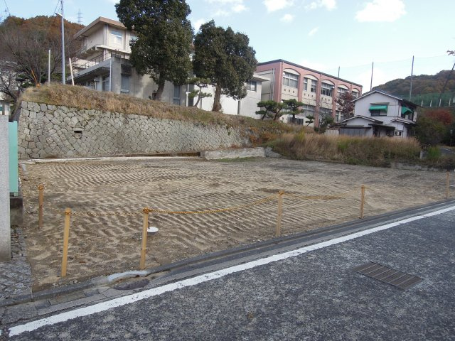 笠岡市笠岡2売地の前面道路含む現地写真