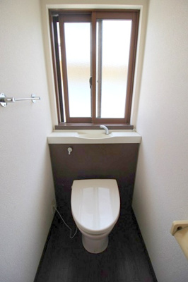 【トイレ】 | 楠葉美咲2丁目　中古戸建 | 2Fトイレ