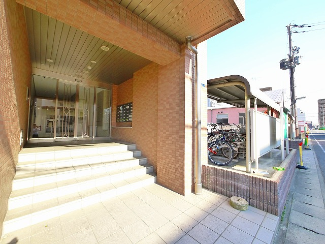 ドゥジェームならのエントランス|キレイな共有スペース