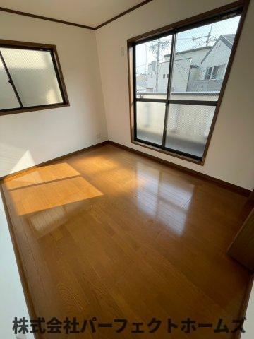 大久保町中古戸建の洋室