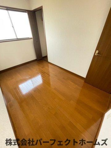 大久保町中古戸建の洋室