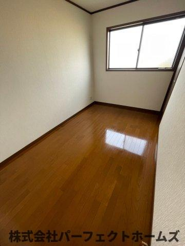 大久保町中古戸建の洋室