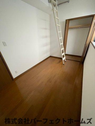 大久保町中古戸建の洋室