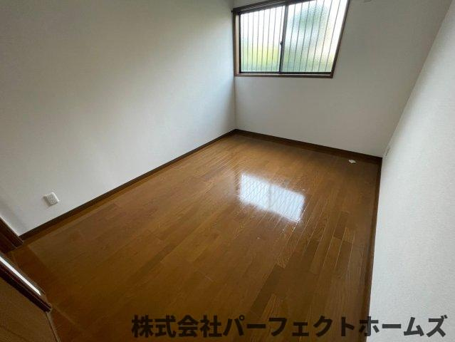 大久保町中古戸建の洋室